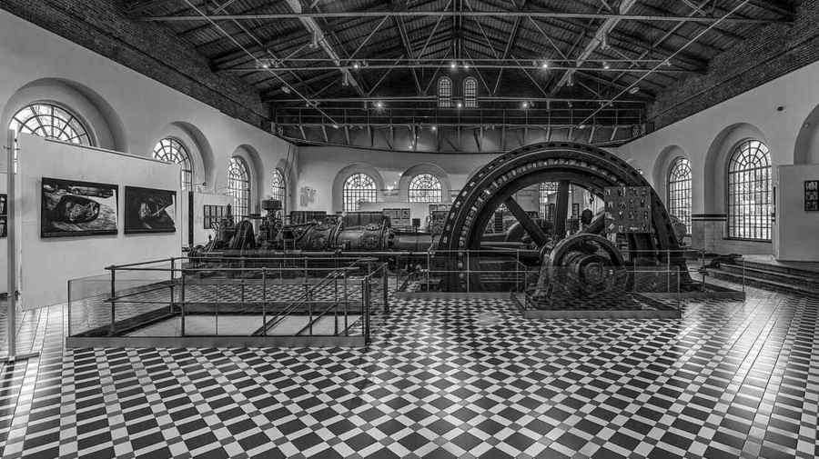 Converted power station hall with a preserved turbine